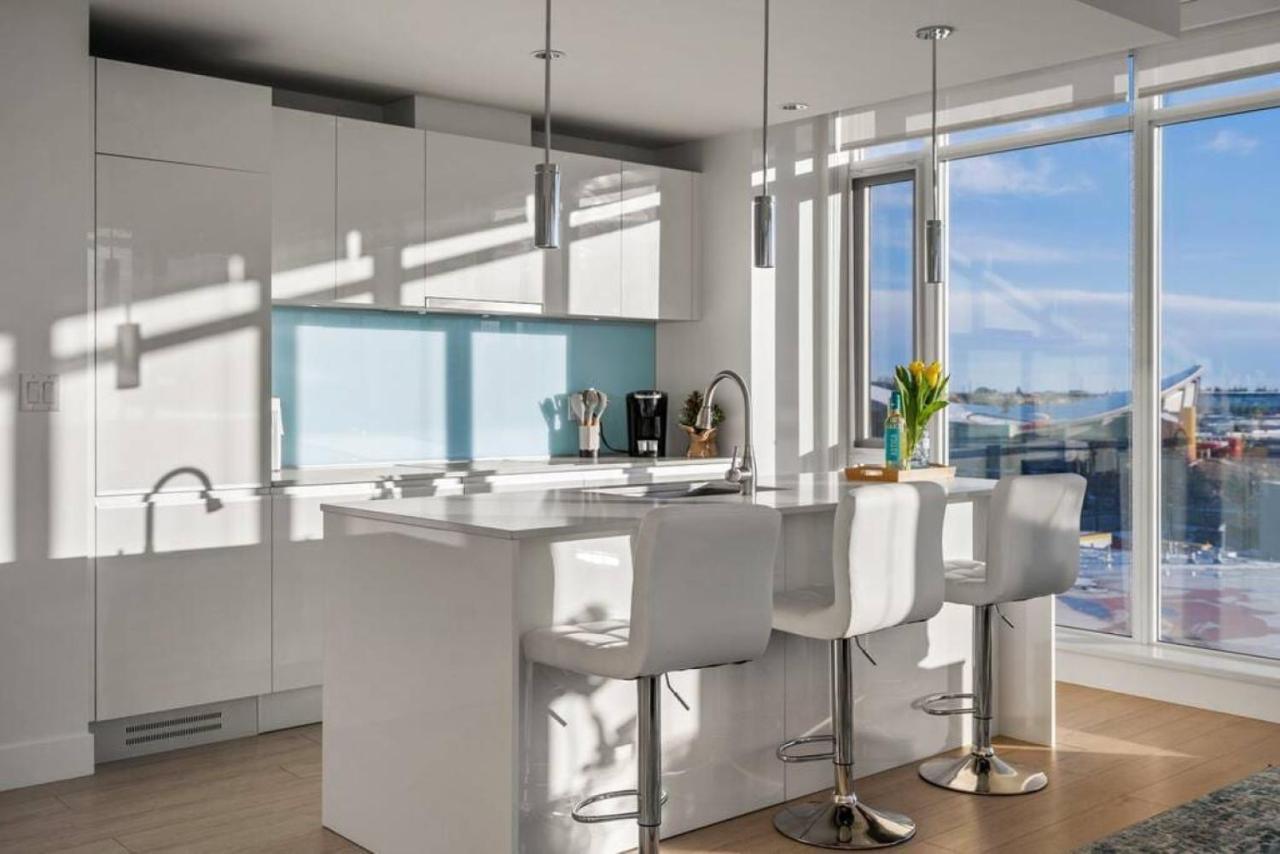 Luxury Apartment On The 9Th Floor Near Stampede, Complimentary Wine, 2 Car Ug Parking YYC Екстериор снимка