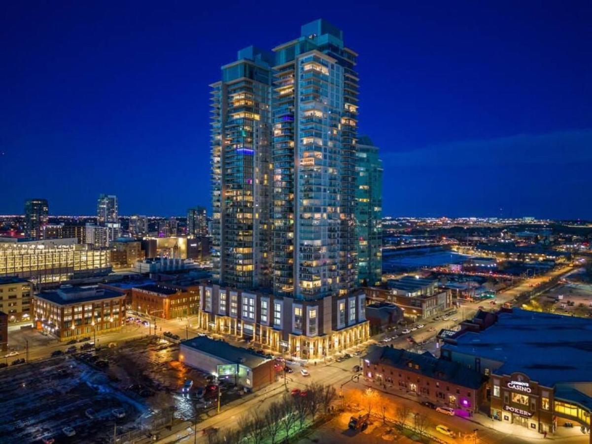 Luxury Apartment On The 9Th Floor Near Stampede, Complimentary Wine, 2 Car Ug Parking YYC Екстериор снимка