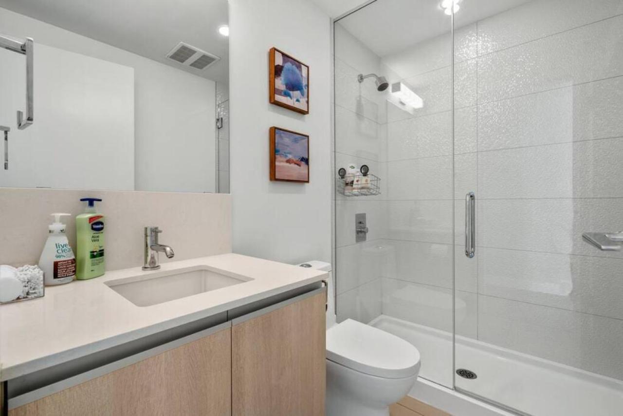 Luxury Apartment On The 9Th Floor Near Stampede, Complimentary Wine, 2 Car Ug Parking YYC Екстериор снимка