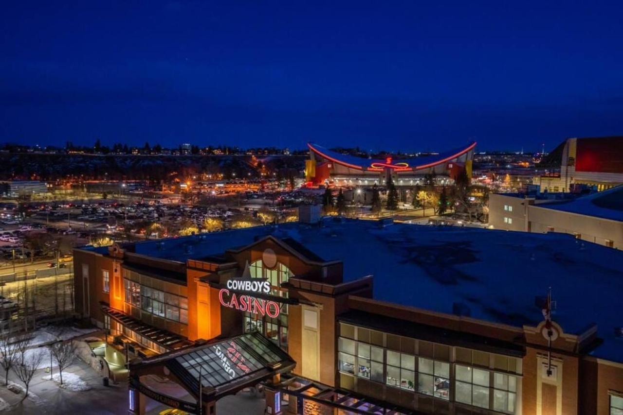 Luxury Apartment On The 9Th Floor Near Stampede, Complimentary Wine, 2 Car Ug Parking YYC Екстериор снимка