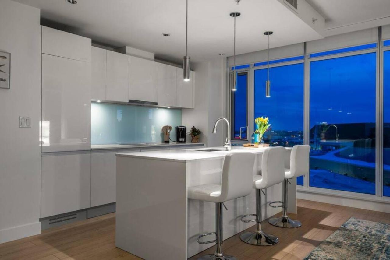 Luxury Apartment On The 9Th Floor Near Stampede, Complimentary Wine, 2 Car Ug Parking YYC Екстериор снимка
