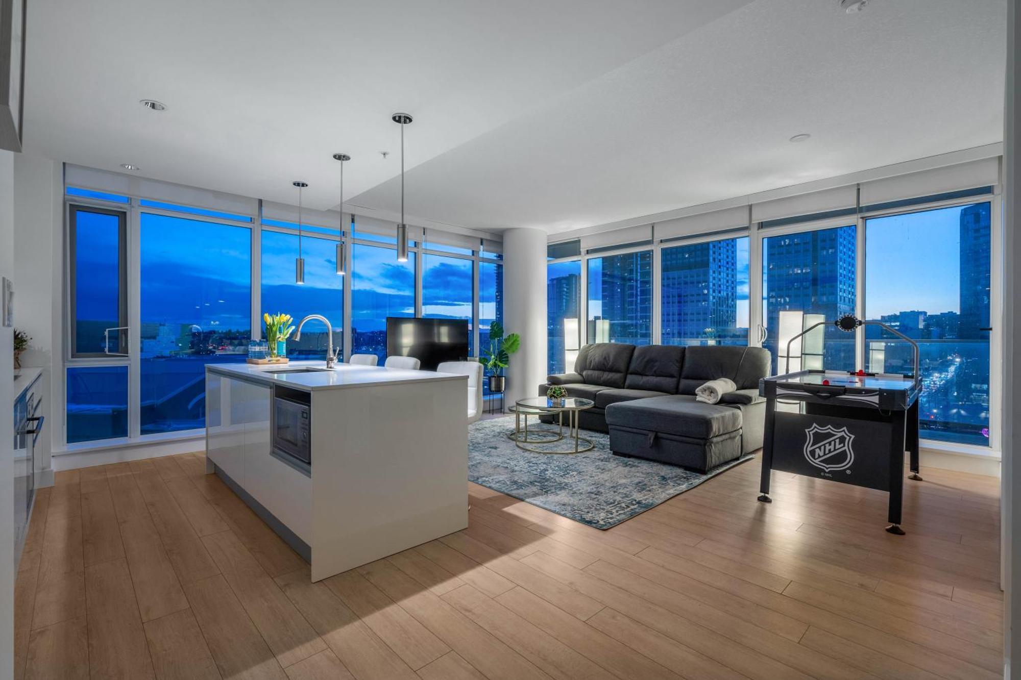 Luxury Apartment On The 9Th Floor Near Stampede, Complimentary Wine, 2 Car Ug Parking YYC Екстериор снимка