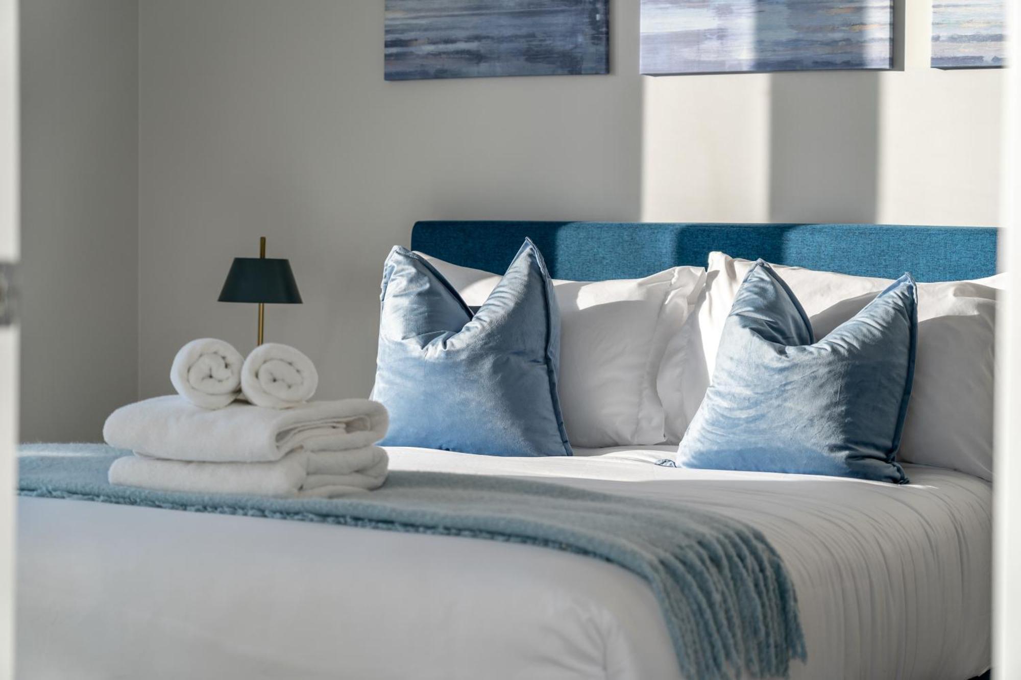 Luxury Apartment On The 9Th Floor Near Stampede, Complimentary Wine, 2 Car Ug Parking YYC Екстериор снимка